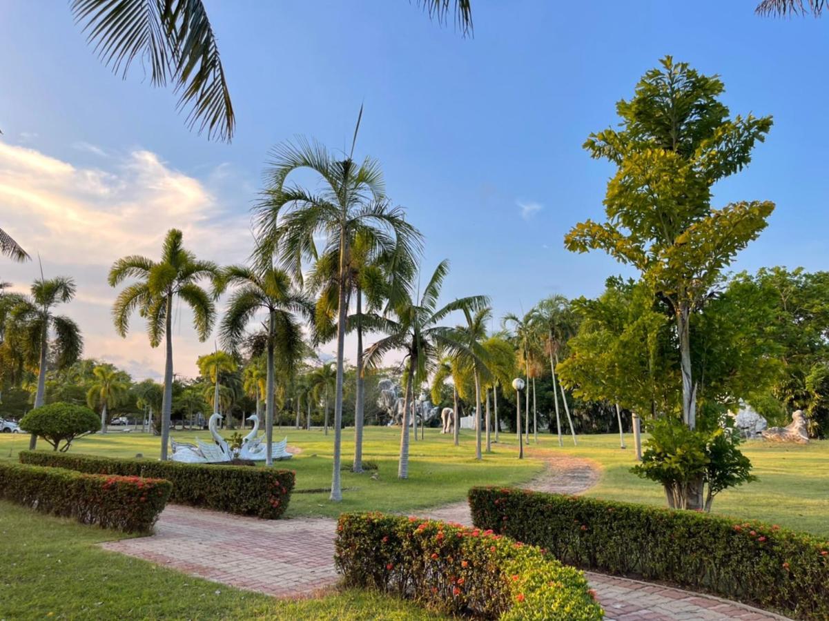 F16 Rock Garden Beach Resort Rayong Exterior photo